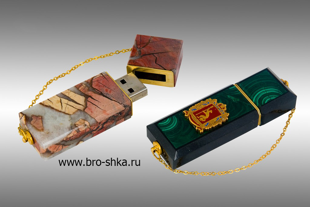 Футляры из натурального камня для флеш карты.